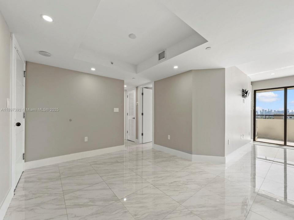 911 E Ponce De Leon Blvd 1601, Coral Gables, פלורידה 33134, ארצות הברית של אמריקה