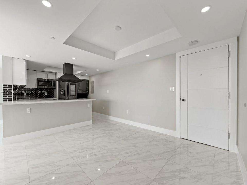 911 E Ponce De Leon Blvd 1601, Coral Gables, פלורידה 33134, ארצות הברית של אמריקה