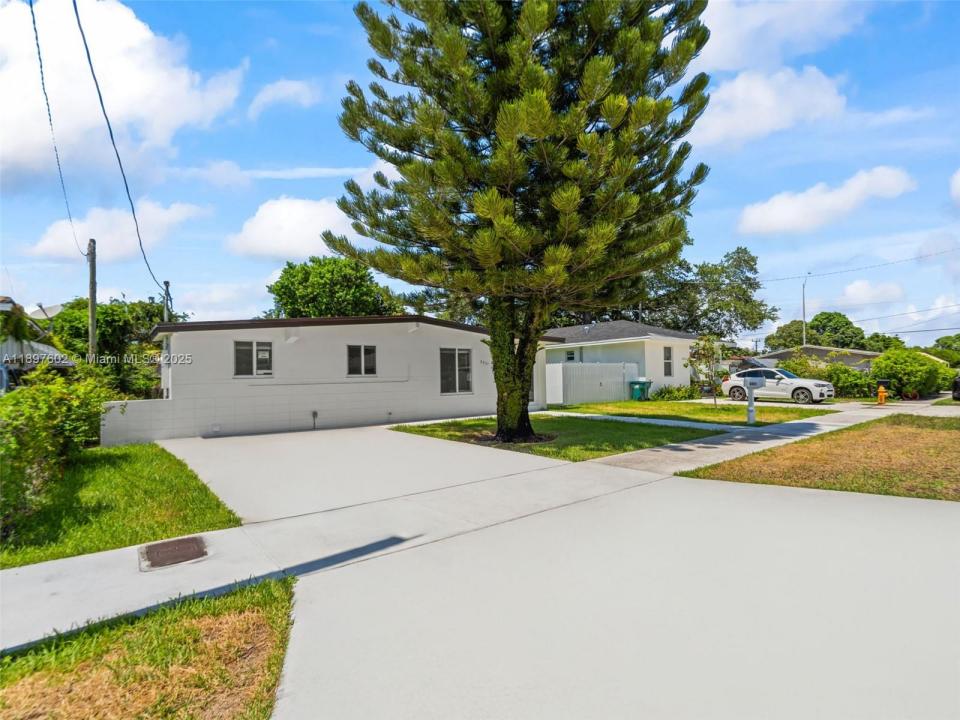 3231 NW 48th Ter, Miami, Флорида 33142, Соединенные Штаты