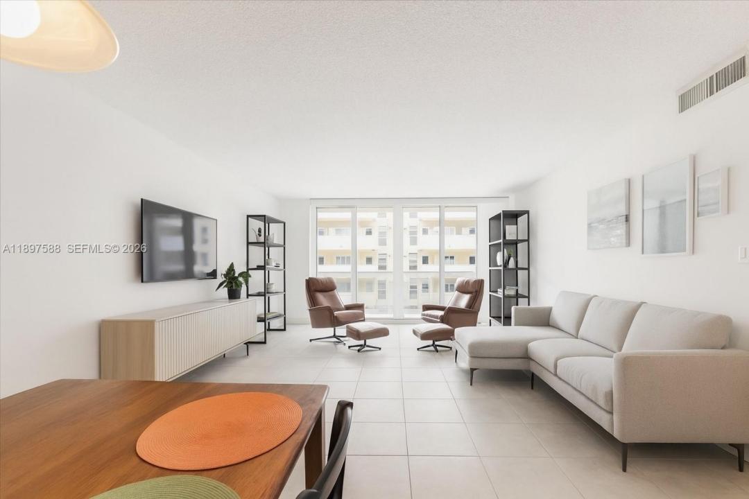 3140 S Ocean Dr 207, Hallandale Beach, Florida 33009, USA