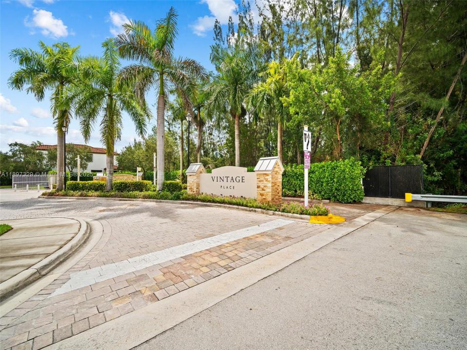 10343 NW 70th Ln 7, Doral, Florida 33178