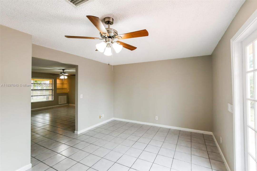 164 Santa Monica Ave, Royal Palm Beach, Floride 33411, États-Unis