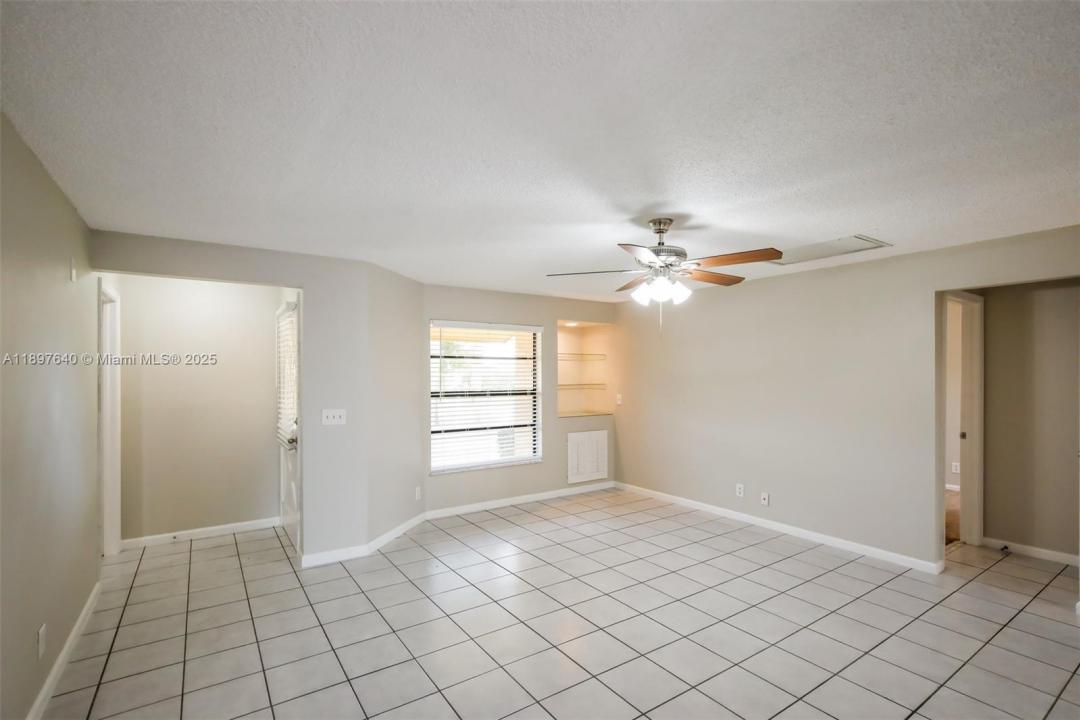 164 Santa Monica Ave, Royal Palm Beach, Floride 33411, États-Unis