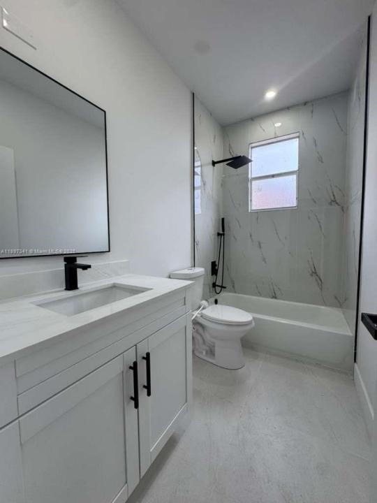 2425 SW 6th St 5, Miami, Floride 33135, États-Unis