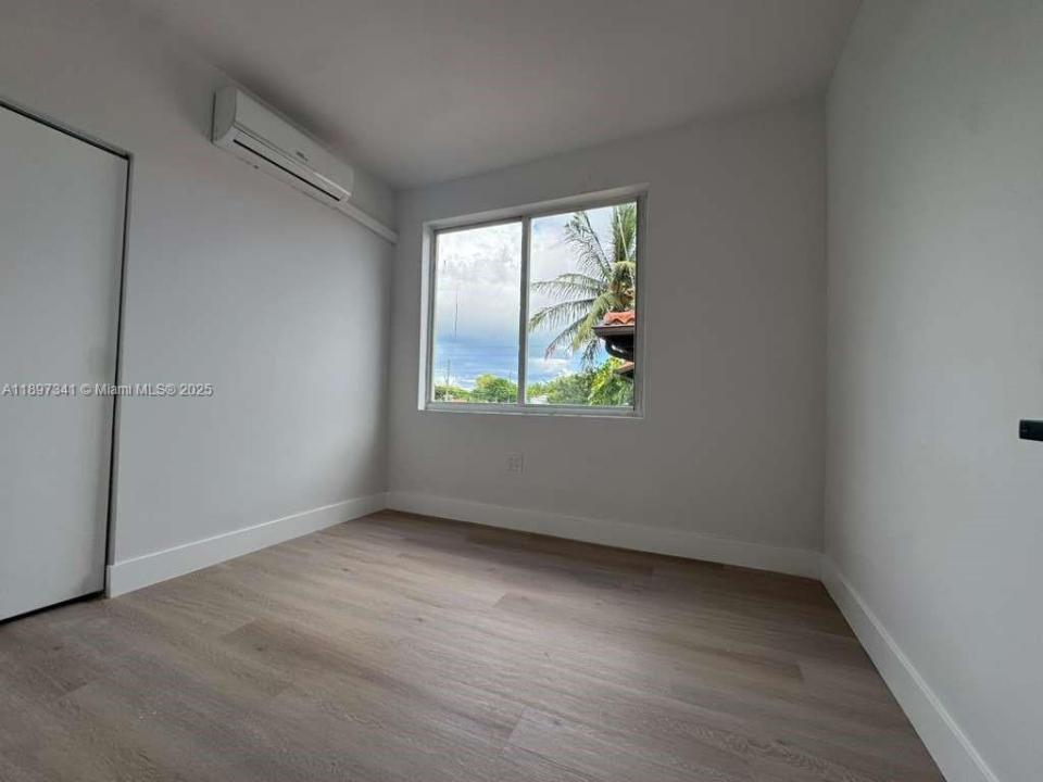 2425 SW 6th St 5, Miami, Floride 33135, États-Unis