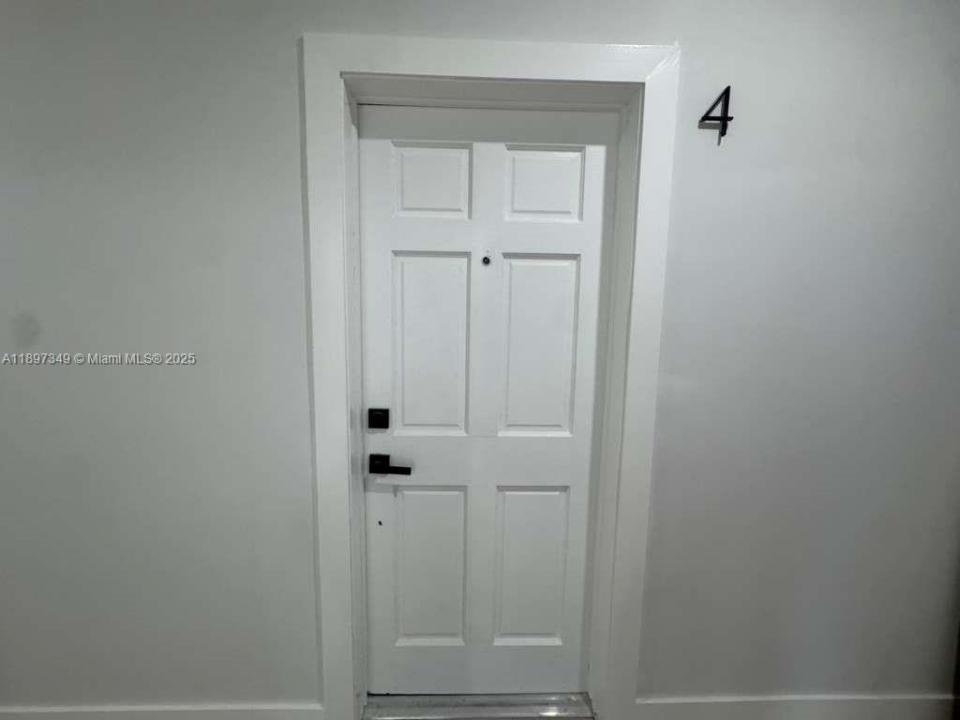 2425 SW 6th St 12, Miami, Floride 33135, États-Unis