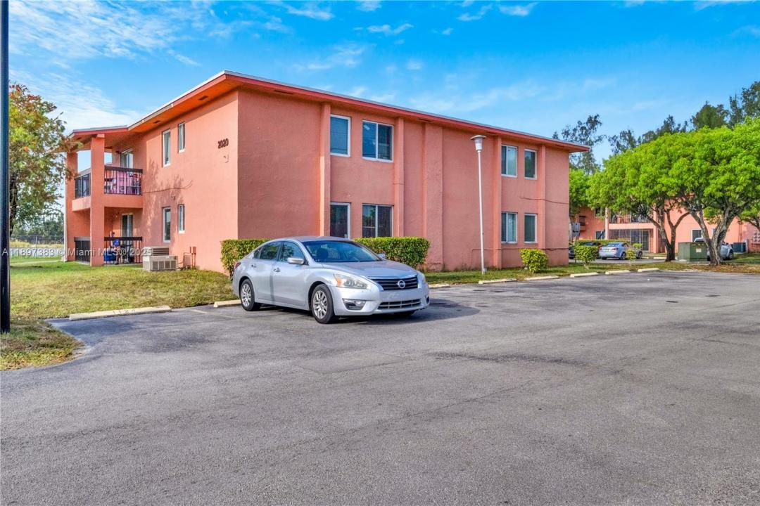 2020 NW 119th St 1122, Miami, Florida 33167