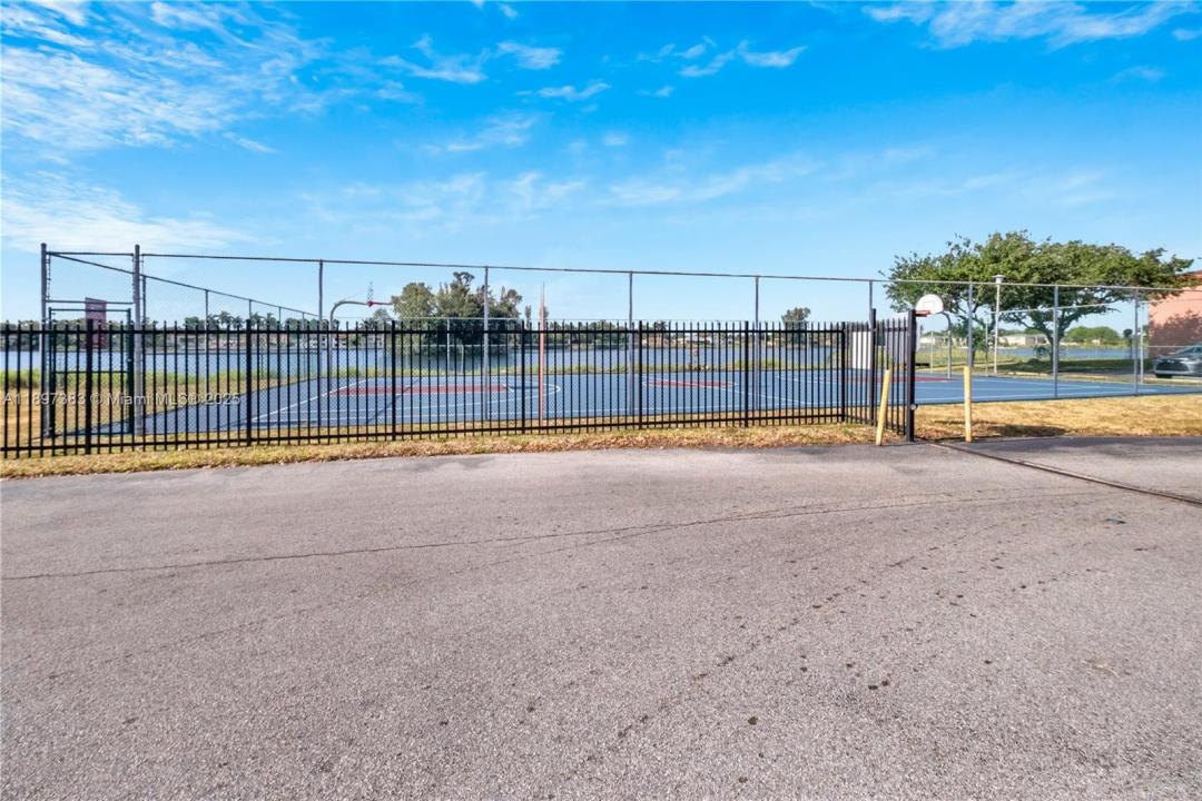 2020 NW 119th St 1122, Miami, Florida 33167