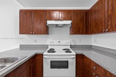 2437 W 78th St 104, Hialeah, Florida 33016, USA