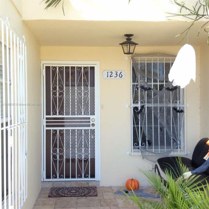 1236 SW 104th Ct, Miami, 佛羅里達州 33174, 美國