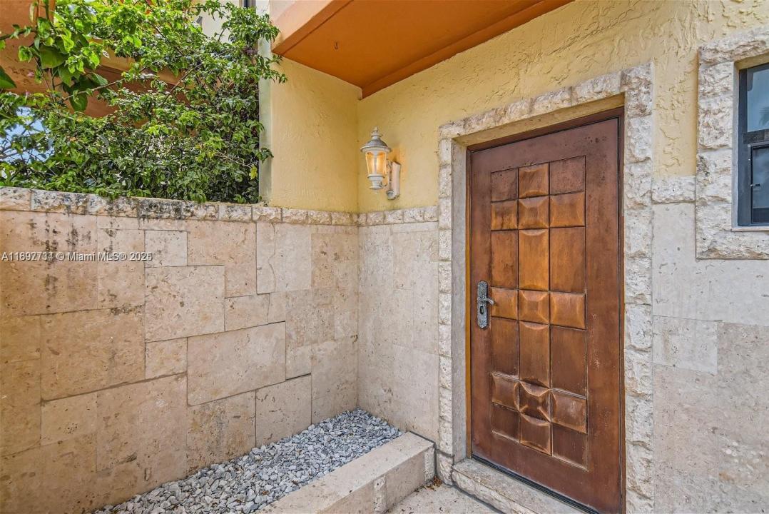 3864 NE 167th St 5, North Miami Beach, Florida 33160, Amerika Birleşik Devletleri