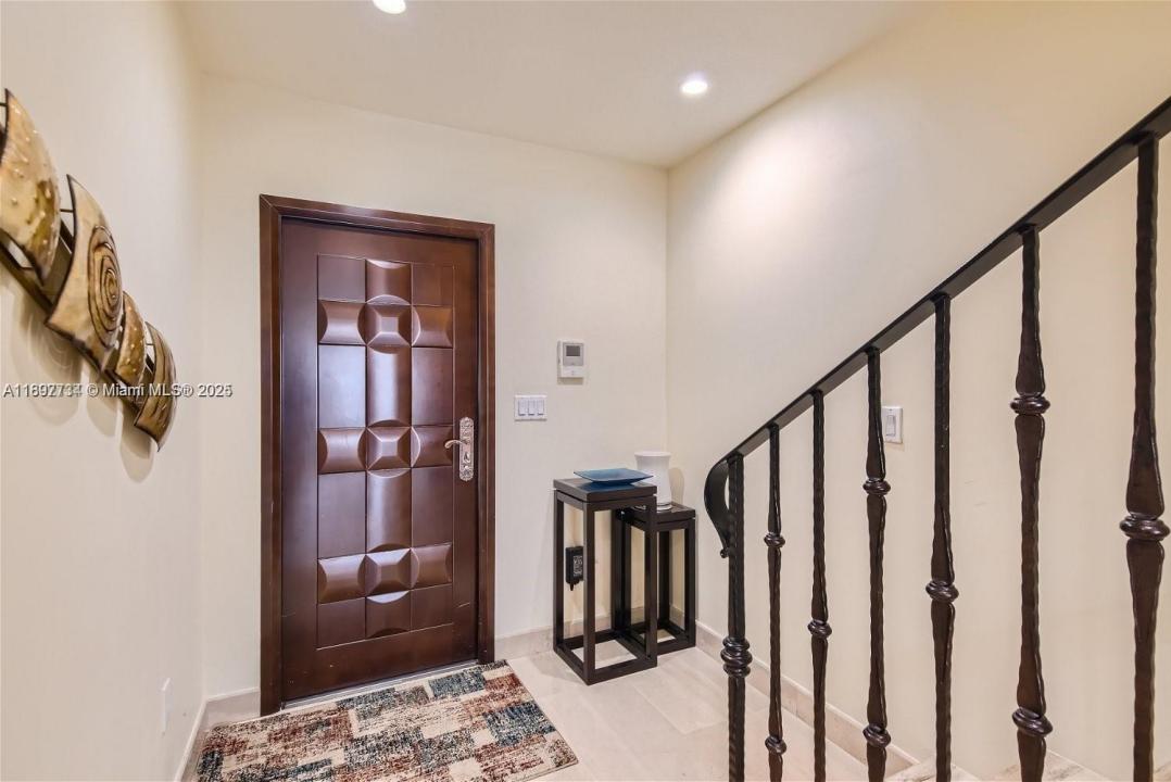 3864 NE 167th St 5, North Miami Beach, Florida 33160, Amerika Birleşik Devletleri