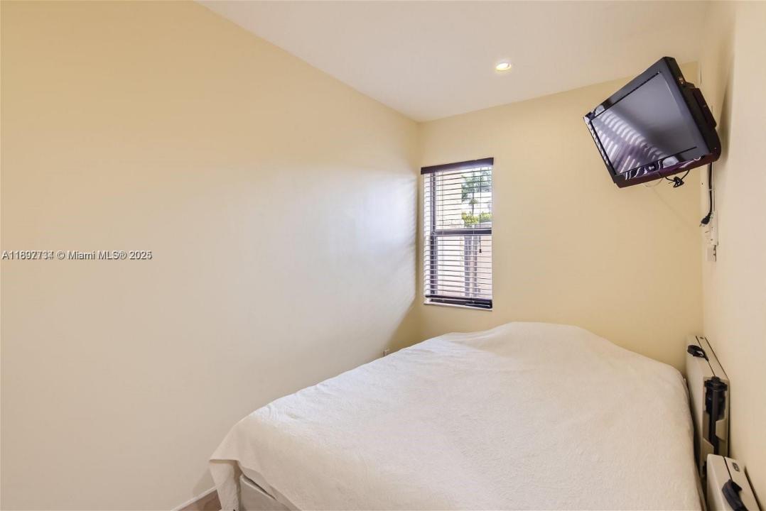 3864 NE 167th St 5, North Miami Beach, Florida 33160, Amerika Birleşik Devletleri