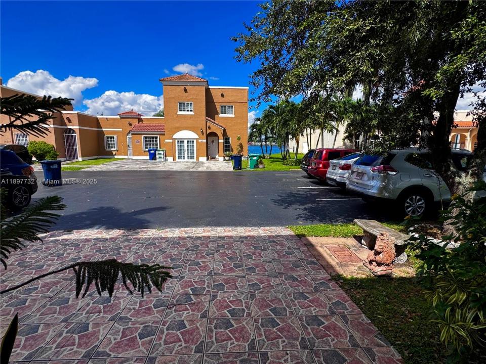 12312 NW 7th Ln, Miami, Florida 33182, Estados Unidos
