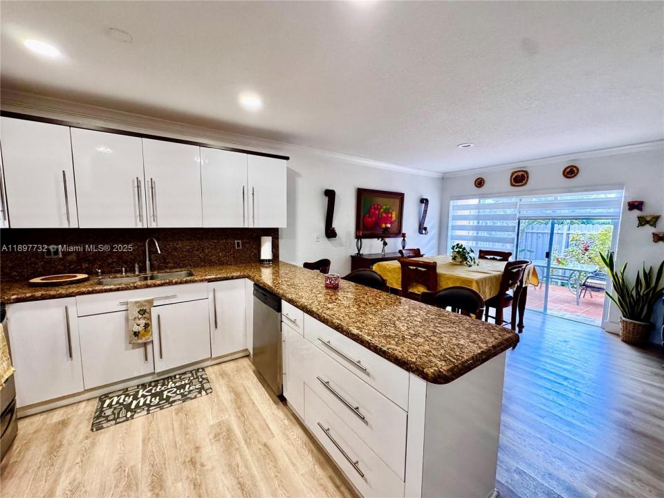 12312 NW 7th Ln, Miami, Florida 33182, Estados Unidos
