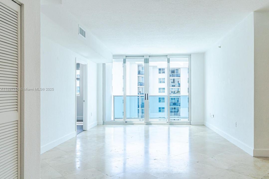 7501 E Treasure Dr 8T, North Bay Village, Florida 33141, HOA KỲ