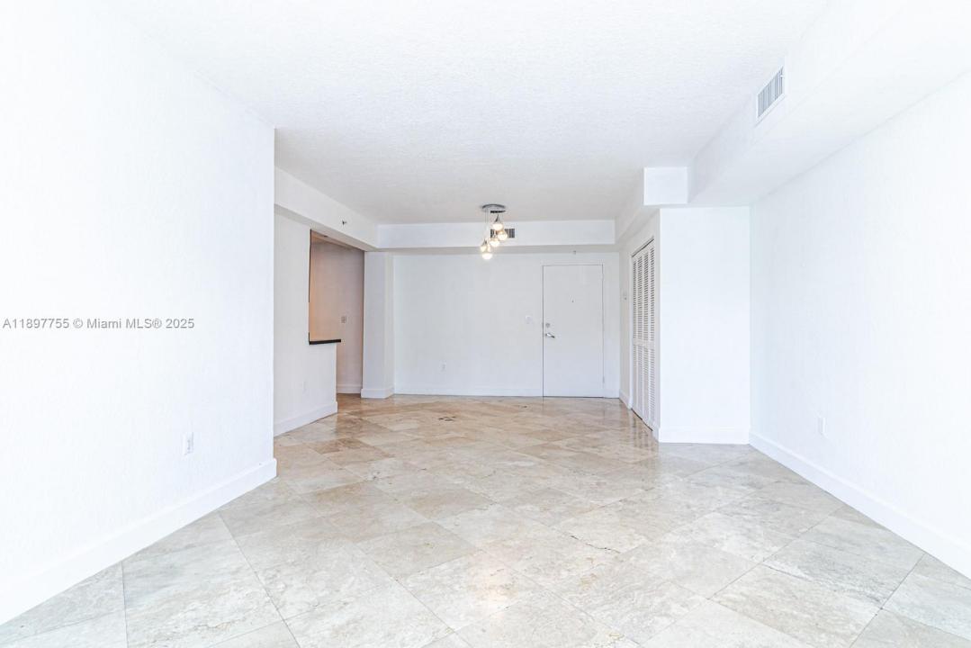 7501 E Treasure Dr 8T, North Bay Village, Florida 33141, HOA KỲ