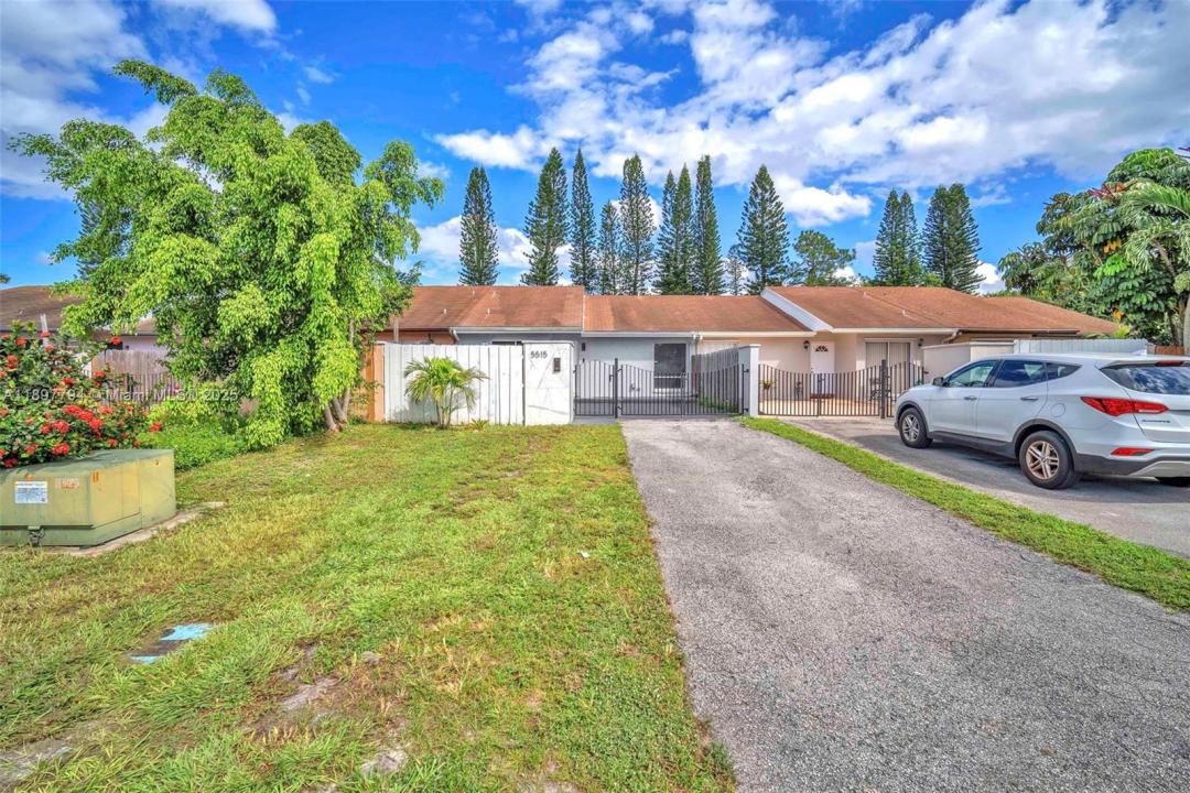 5515 Biscayne Dr, Green Acres, فلوريدا 33463, الولايات المتحدة