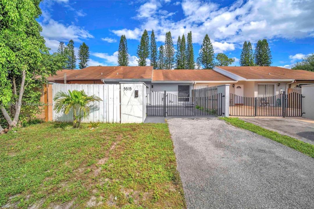 5515 Biscayne Dr, Green Acres, فلوريدا 33463, الولايات المتحدة