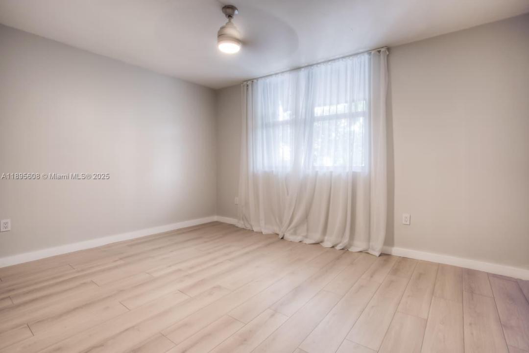 14329 Memorial Hwy 7-K, Miami, Flórida 33161, Estados Unidos