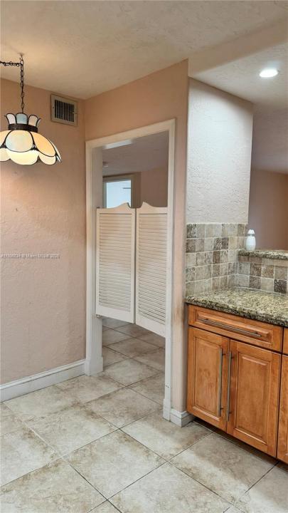 4740 NW 21st St 303, Lauderhill, フロリダ 33313, アメリカ合衆国