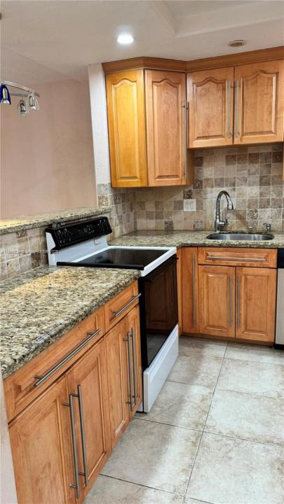 4740 NW 21st St 303, Lauderhill, フロリダ 33313, アメリカ合衆国