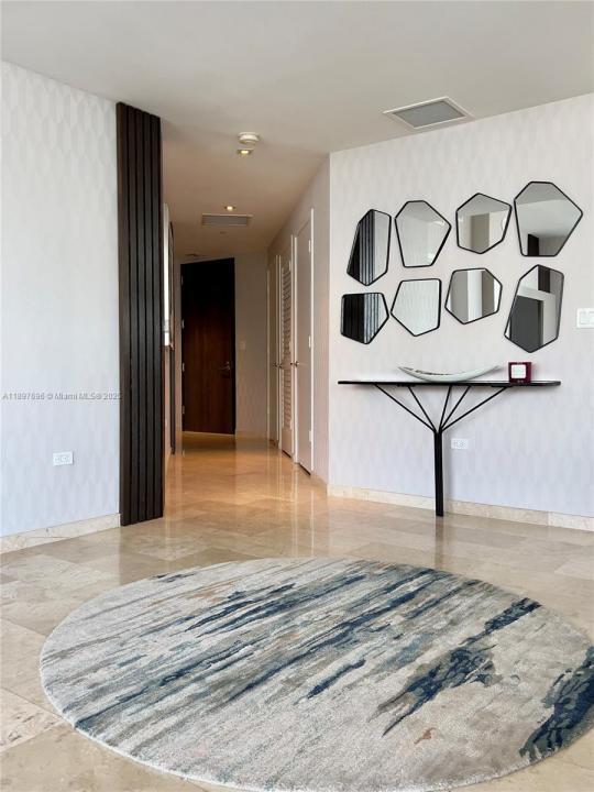 68 SE 6th St 3611, Miami, Florida 33131, USA