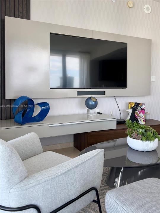 68 SE 6th St 3611, Miami, Florida 33131, USA