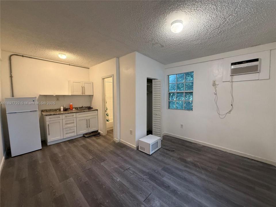 552 NW 1st St 3, Miami, Floride 33128, États-Unis