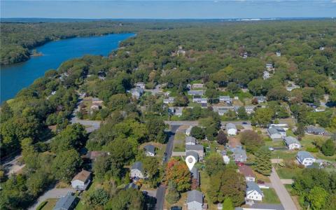 12 Overlook Road, Narragansett, RI 02882, USA