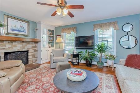35 Fales Road, Bristol, Rhode Island 02809, USA