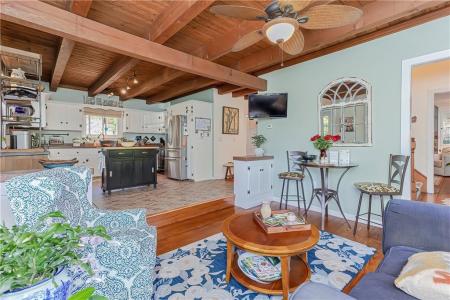 35 Fales Road, Bristol, Rhode Island 02809, USA