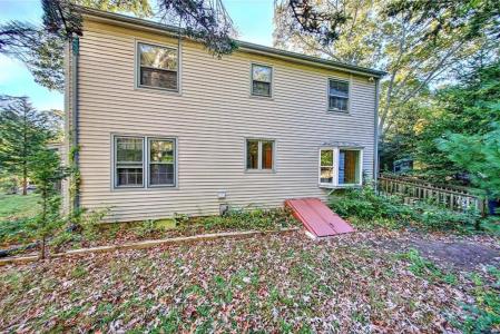 118 Charlotte White Extension, Westport, Massachusetts 02790, USA