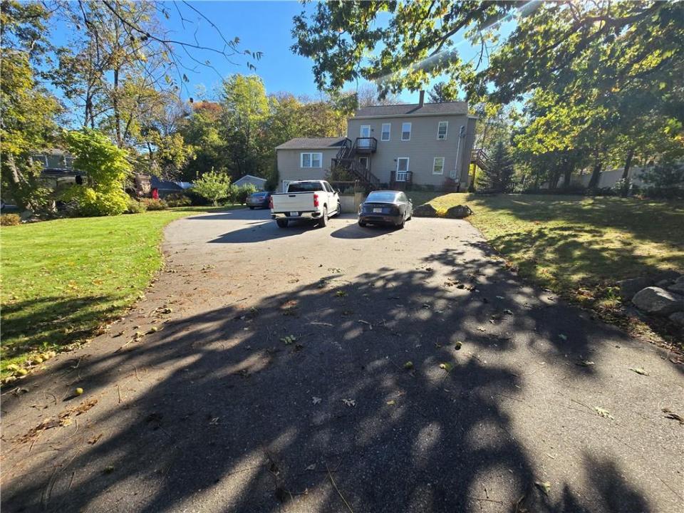 180 South Main Street B, Burrillville, Rhode Island 02859, Estados Unidos