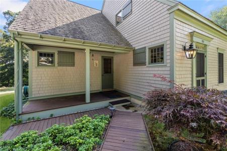 184 Field Stone Lane, Tiverton, Rhode Island 02878, USA