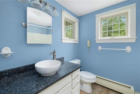 184 Field Stone Lane, Tiverton, Rhode Island 02878, USA