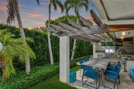 2240 Magnolia Dr, North Miami, Floryda 33181, USA