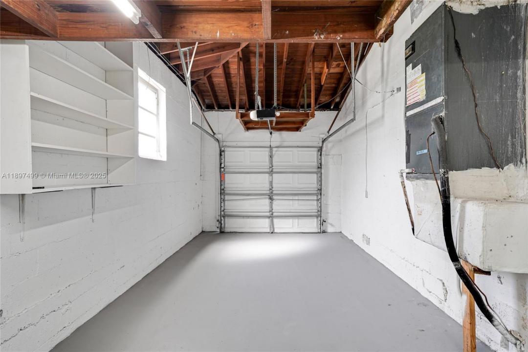 1100 NE 166th St, North Miami Beach, Florida 33162