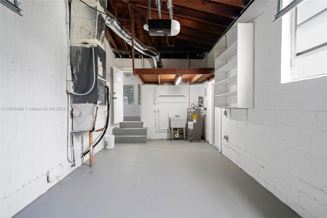 1100 NE 166th St, North Miami Beach, Florida 33162