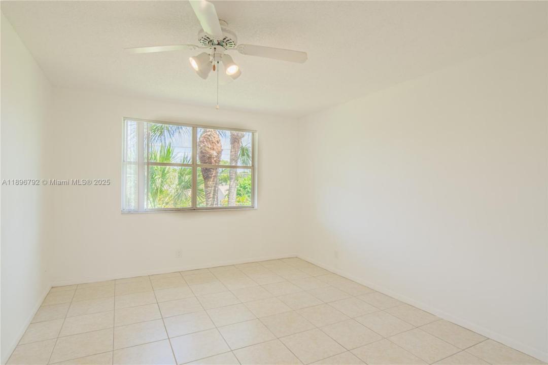 9033 Wiles Rd 303, Coral Springs, Floryda 33067, USA