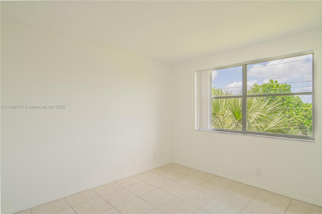 9033 Wiles Rd 303, Coral Springs, Floryda 33067, USA