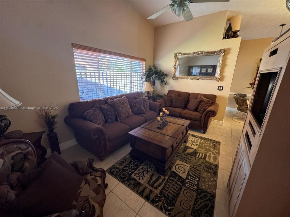 705 SE 3rd Ln 0, Dania Beach, Florida 33004, HOA KỲ