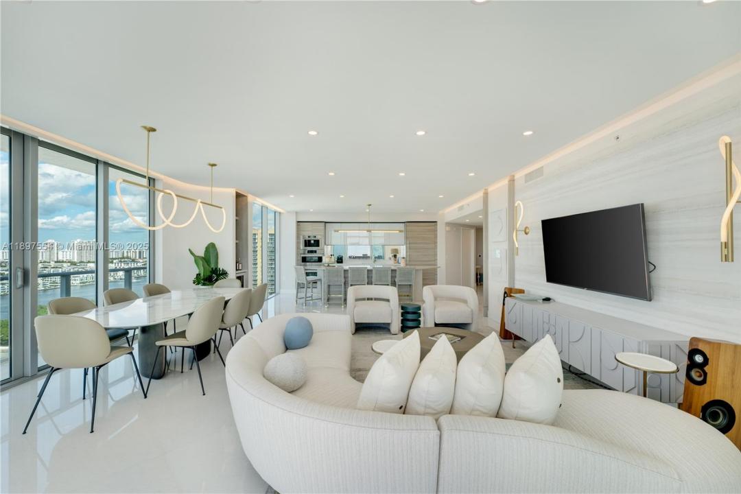 330 Sunny Isles Blvd 5-1902, Sunny Isles Beach, Floryda 33160, USA