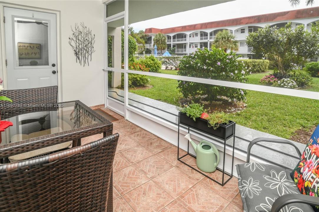 581 Blue Heron Dr 112-B, Hallandale Beach, Florida 33009