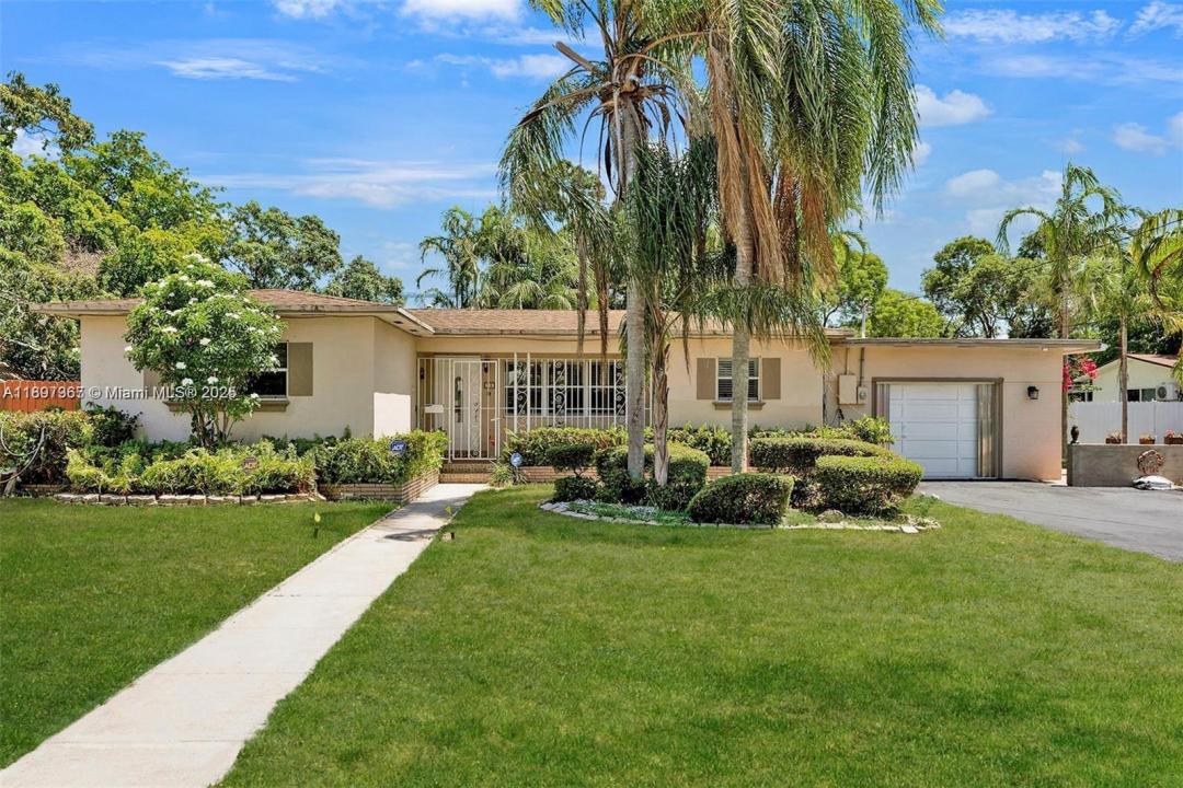 23 SW 8th CT, Hallandale Beach, Florida 33009