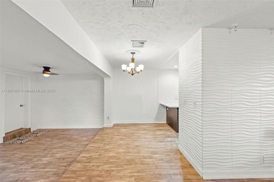 23 SW 8th CT, Hallandale Beach, Florida 33009