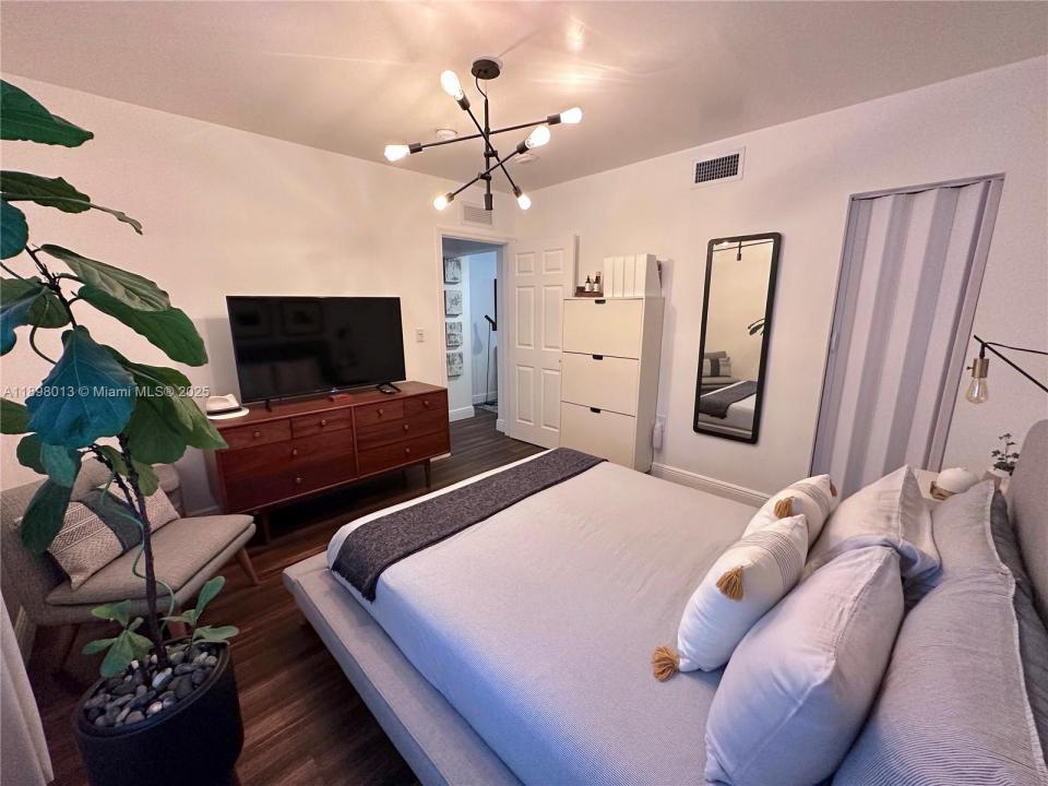 540 NW 7th St 26, Miami, 佛罗里达州 33136, 美国