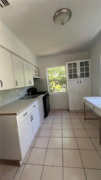 413 NW 33rd St B, Miami, Florida 33127, Stati Uniti