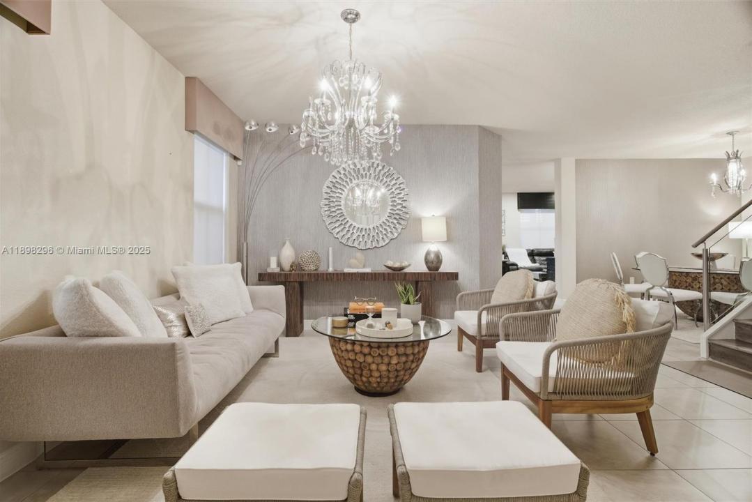 8870 NW 99th Path, Doral, Florida 33178, Amerika Birleşik Devletleri