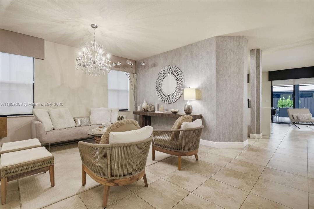 8870 NW 99th Path, Doral, Florida 33178, Amerika Birleşik Devletleri